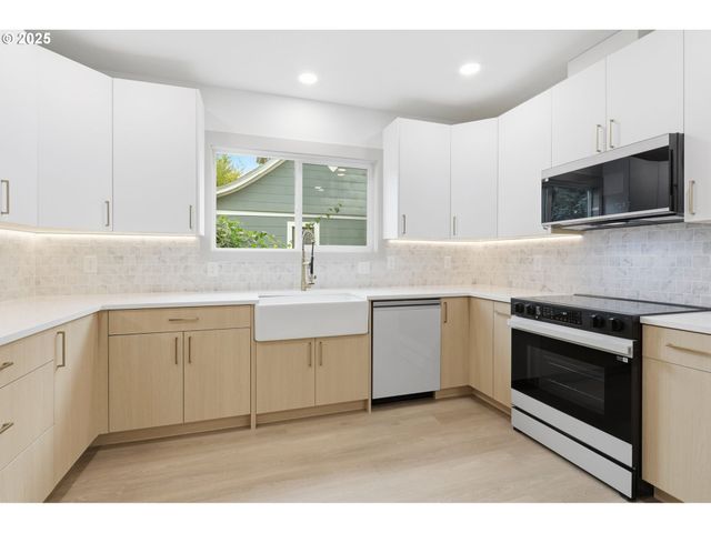 437 Ne FARGO St, Portland, OR 97212