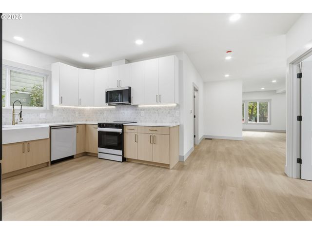 437 Ne FARGO St, Portland, OR 97212