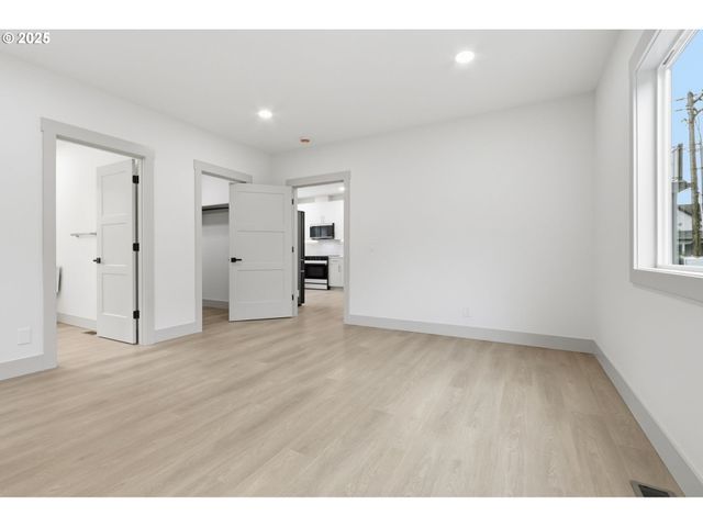 437 Ne FARGO St, Portland, OR 97212