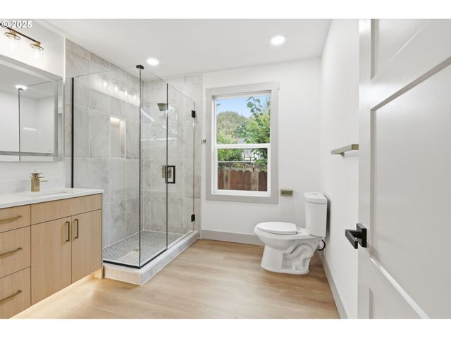 437 Ne FARGO St, Portland, OR 97212