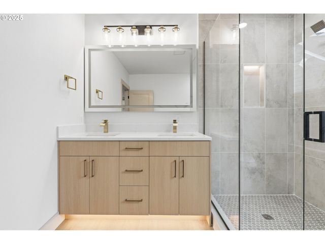 437 Ne FARGO St, Portland, OR 97212