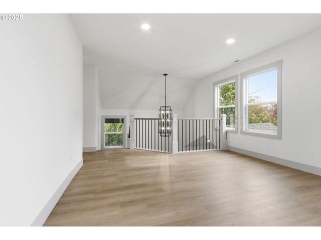 437 Ne FARGO St, Portland, OR 97212