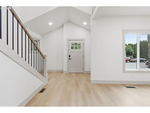 437 Ne FARGO St, Portland, OR 97212