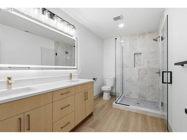 437 Ne FARGO St, Portland, OR 97212