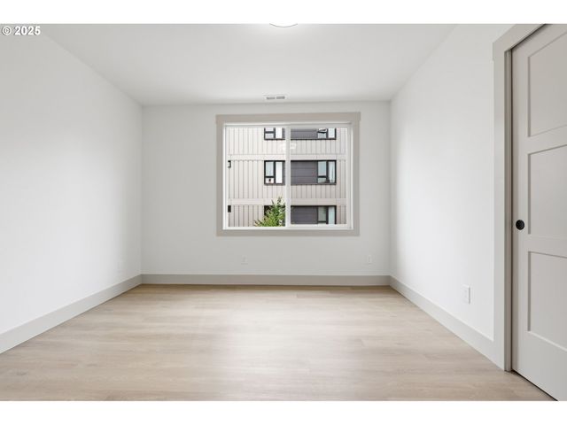 437 Ne FARGO St, Portland, OR 97212