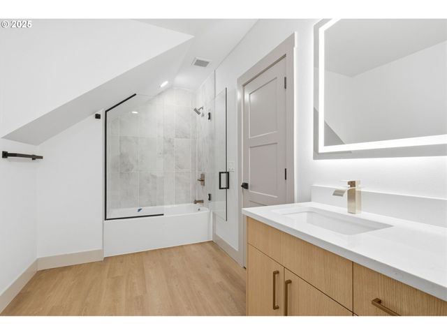 437 Ne FARGO St, Portland, OR 97212