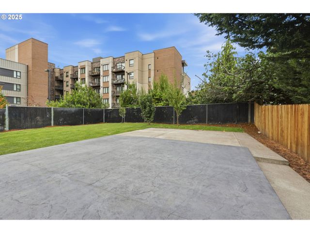 437 Ne FARGO St, Portland, OR 97212