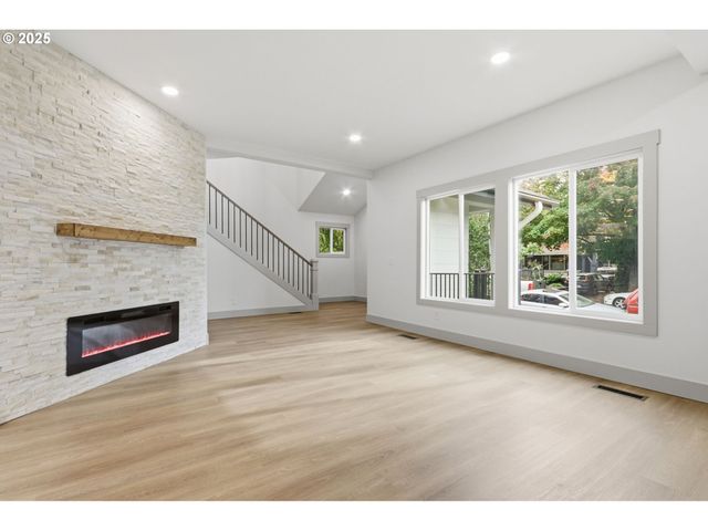 437 Ne FARGO St, Portland, OR 97212