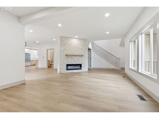 437 Ne FARGO St, Portland, OR 97212