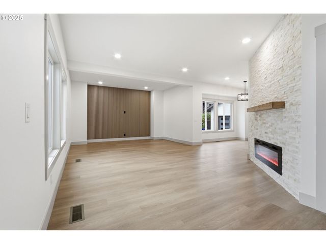 437 Ne FARGO St, Portland, OR 97212