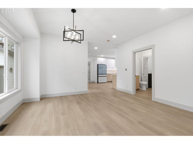 437 Ne FARGO St, Portland, OR 97212