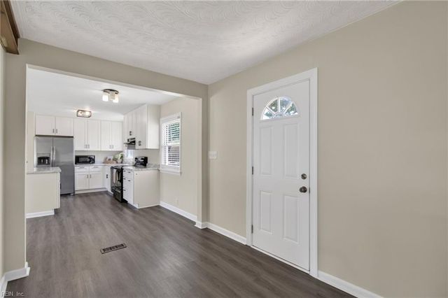8133 Baywood DR, Norfolk, VA 23518