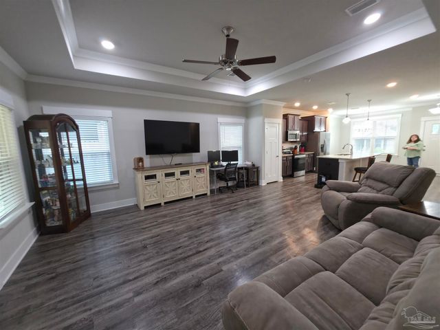 437 Pemberton Ln, Cantonment, FL 32533