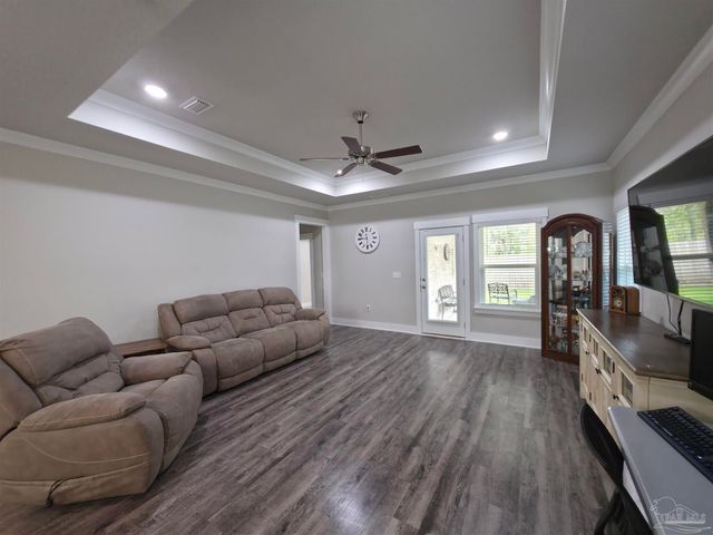 437 Pemberton Ln, Cantonment, FL 32533