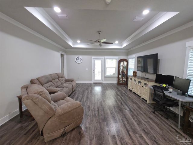 437 Pemberton Ln, Cantonment, FL 32533