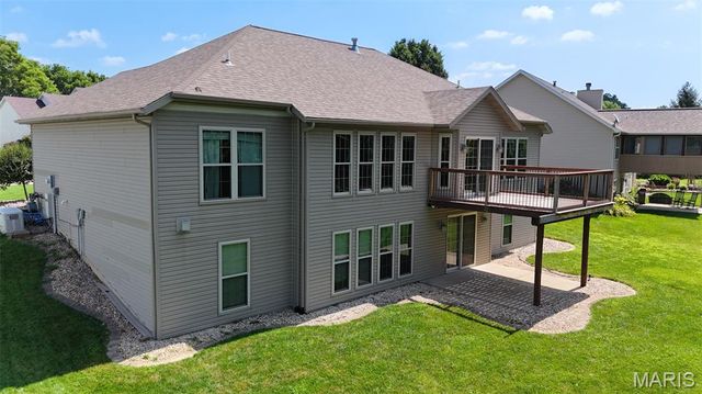 7525 Stonebridge Golf Drive, Maryville, IL 62062
