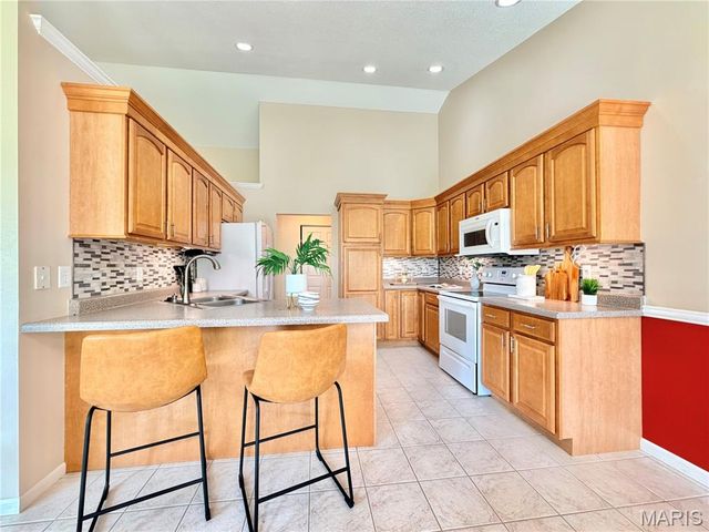 7525 Stonebridge Golf Drive, Maryville, IL 62062