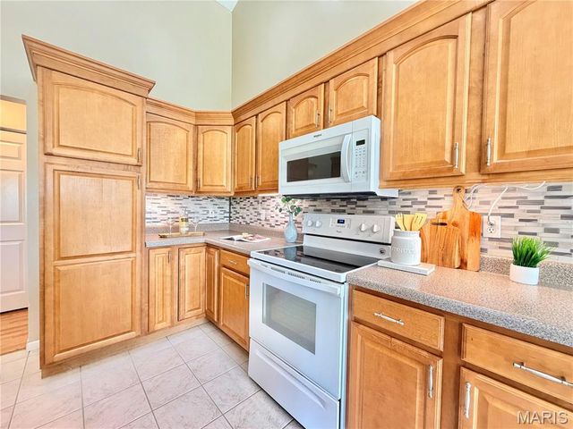 7525 Stonebridge Golf Drive, Maryville, IL 62062