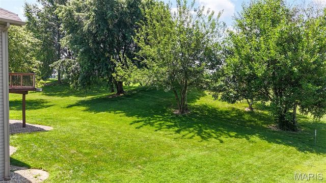 7525 Stonebridge Golf Drive, Maryville, IL 62062