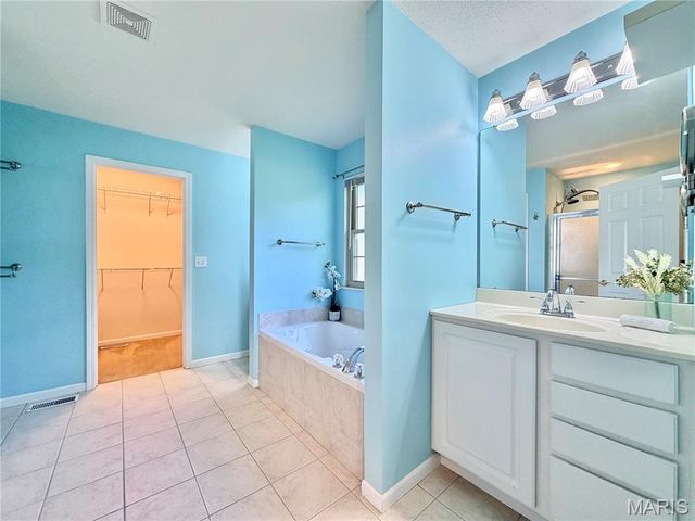 7525 Stonebridge Golf Drive, Maryville, IL 62062