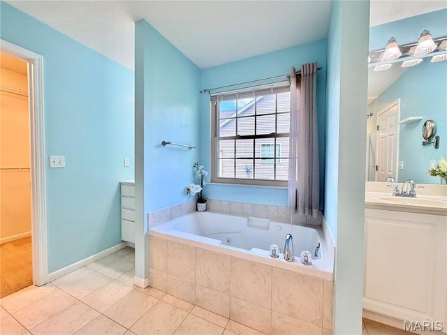 7525 Stonebridge Golf Drive, Maryville, IL 62062