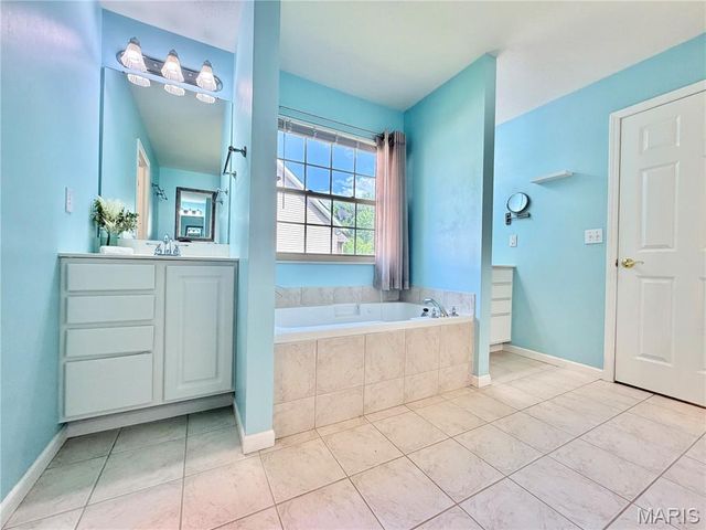 7525 Stonebridge Golf Drive, Maryville, IL 62062