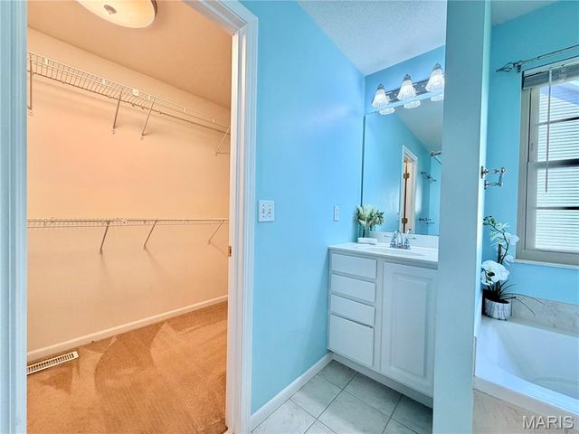 7525 Stonebridge Golf Drive, Maryville, IL 62062