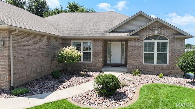 7525 Stonebridge Golf Drive, Maryville, IL 62062