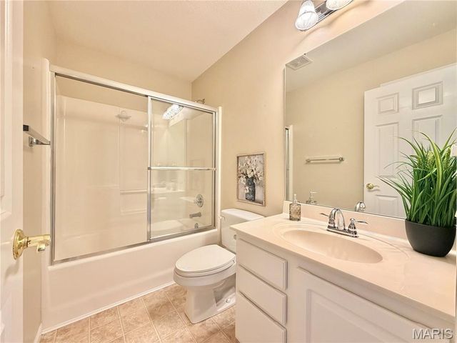 7525 Stonebridge Golf Drive, Maryville, IL 62062