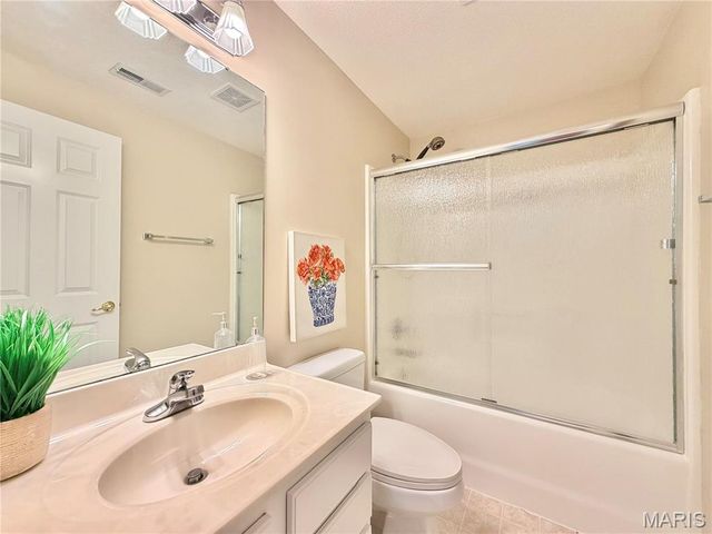 7525 Stonebridge Golf Drive, Maryville, IL 62062
