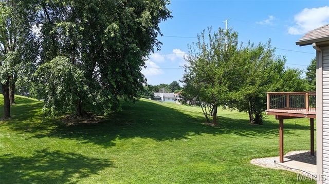 7525 Stonebridge Golf Drive, Maryville, IL 62062
