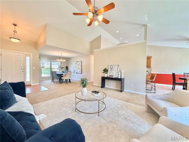 7525 Stonebridge Golf Drive, Maryville, IL 62062