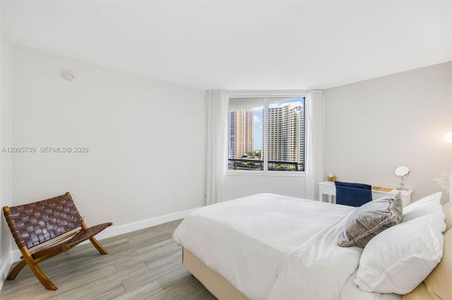 325 S Biscayne Boulevard 1019, Miami, FL 33131