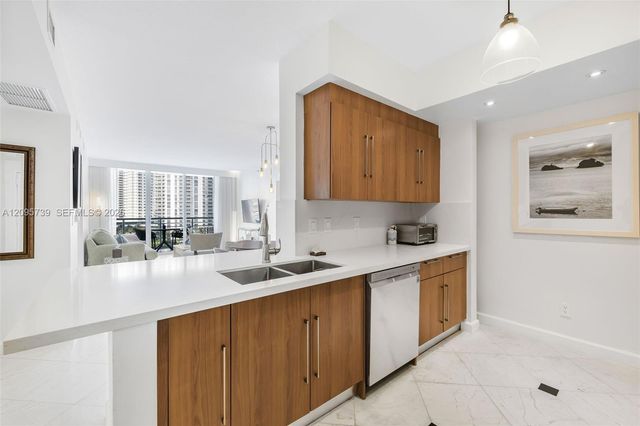 325 S Biscayne Boulevard 1019, Miami, FL 33131