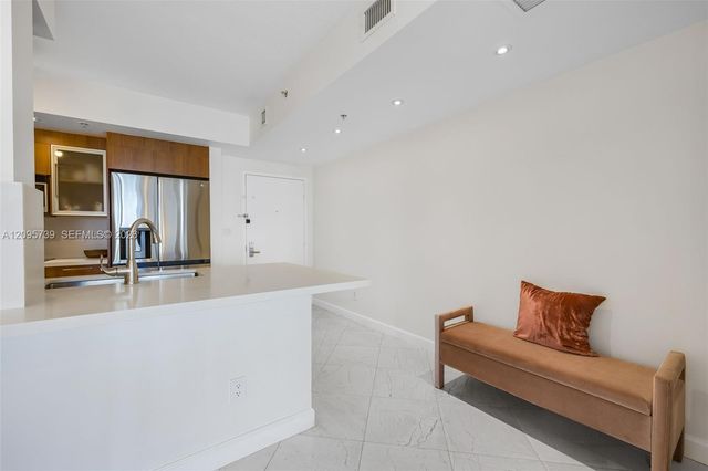 325 S Biscayne Boulevard 1019, Miami, FL 33131