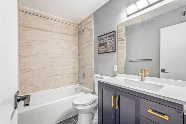 19 S 1st Street B703, Minneapolis, MN 55401