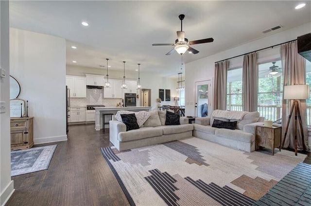 25 Stratford Way, Kingston, GA 30145