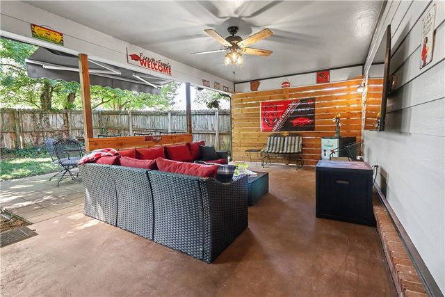 2669 E Meandering Way, Fayetteville, AR 72701