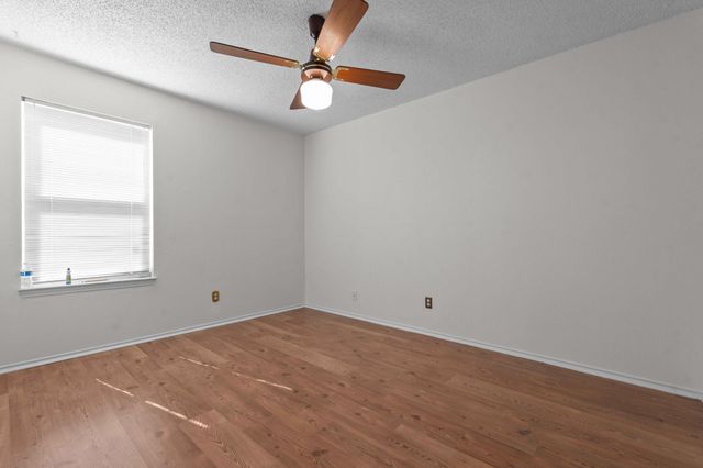 10013 N Suttonwood Drive, Fort Worth, TX 76108