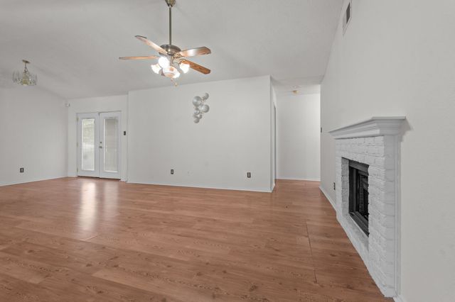 10013 N Suttonwood Drive, Fort Worth, TX 76108