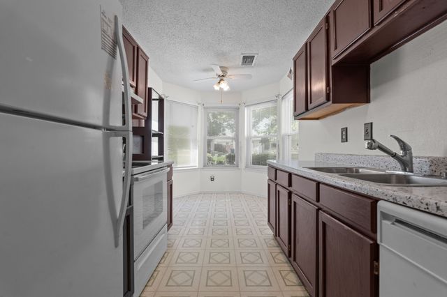 10013 N Suttonwood Drive, Fort Worth, TX 76108