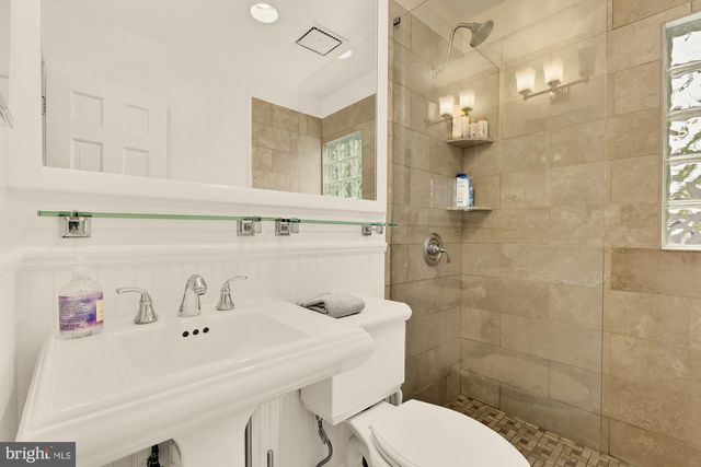 7064 31ST ST NW, Washington, DC 20015