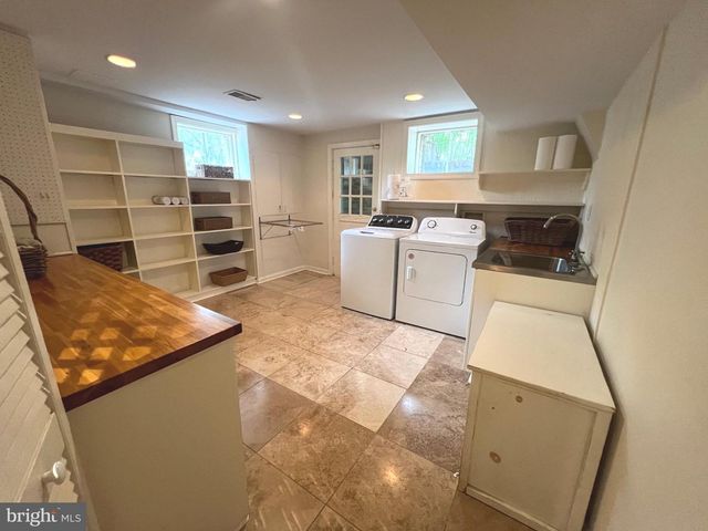 7064 31ST ST NW, Washington, DC 20015