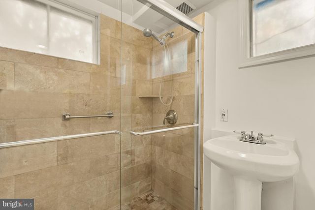 7064 31ST ST NW, Washington, DC 20015