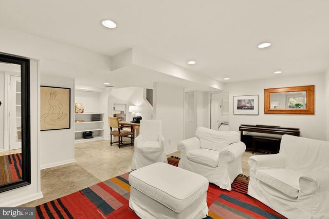7064 31ST ST NW, Washington, DC 20015