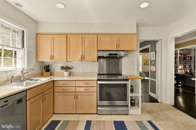 7064 31ST ST NW, Washington, DC 20015