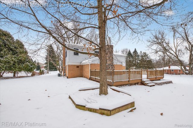 6550 Berrywood Drive, Green Oak Township, MI 48116