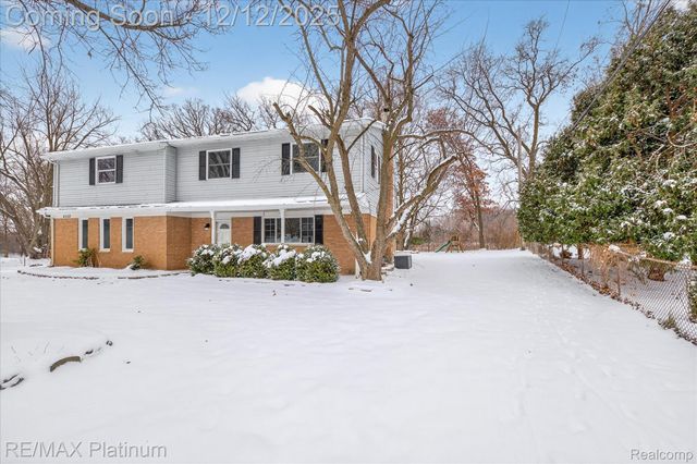 6550 Berrywood Drive, Green Oak Township, MI 48116