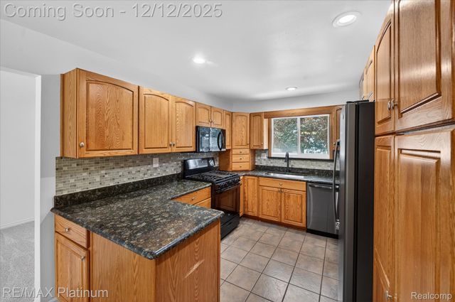 6550 Berrywood Drive, Green Oak Township, MI 48116