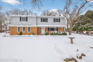 6550 Berrywood Drive, Green Oak Township, MI 48116